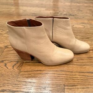 Anathea Crown Leather Ankle Booties Beige Nude Size 39 Made in Italy